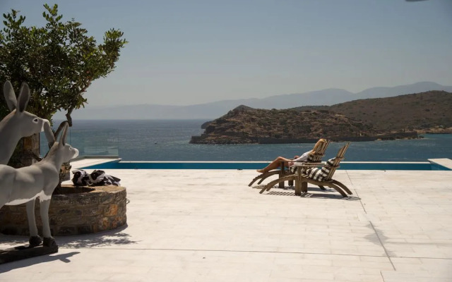 Plaka Sea Front Residence