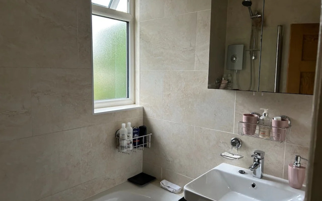 6guests-parking-petsok-familyfriendly-garden