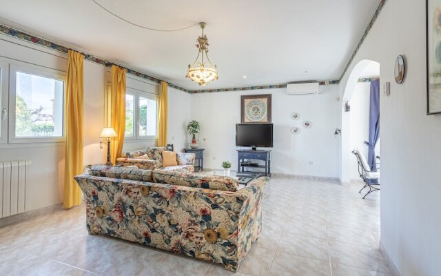 Luxurious Holiday Home in Empuriabrava With Private Pool