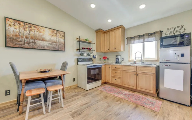 Cozy Dillon Retreat: Fireplace, Mountain Views!