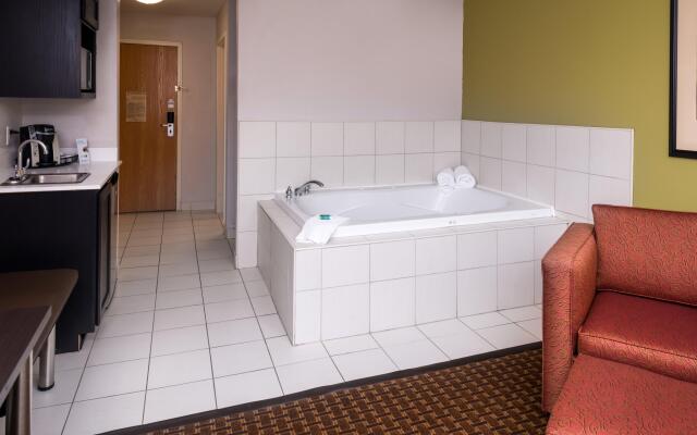 Holiday Inn Express Hotel & Suites Bucyrus, an IHG Hotel