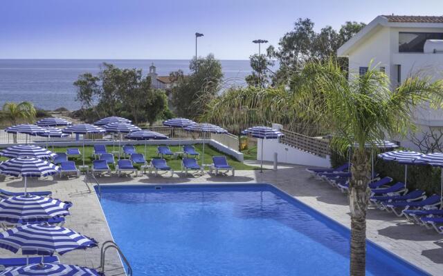 Iris Beach Hotel