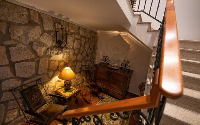 Casa Amarela TH & National Monument