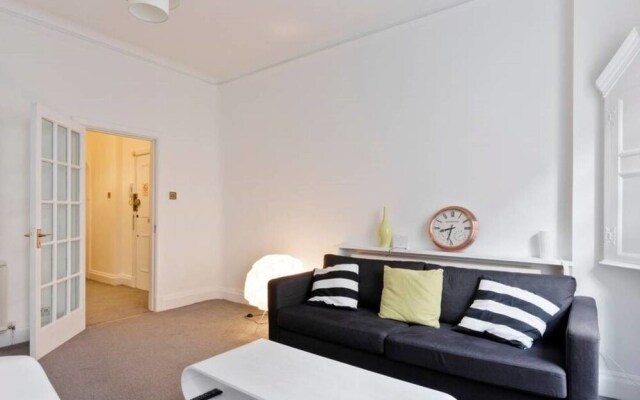 Oxford Circus Luminous Gem, Sleeps 4