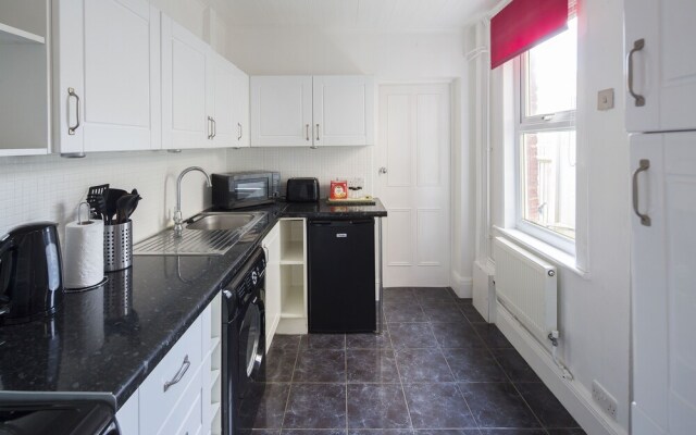 Cecil House - An Inviting 3-bedroom in Rochester