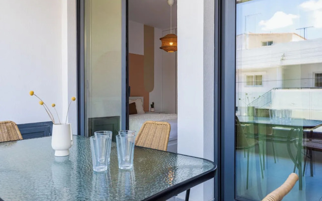 Lunette Artful 1-BR Apartment in Larnaca