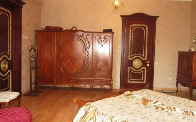Maya's Flat