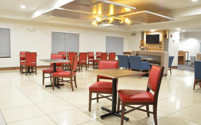 Holiday Inn Express Waterloo Cedar Falls by IHG