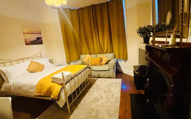 House - Sleeps 8 - Clifton Down 10 min Walk
