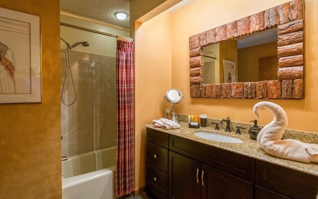 Cedar Lower Luxury Vacation At Windcliff 2 Bedroom Home by RedAwning