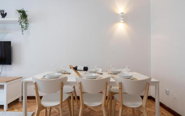 Deluxe Bright Flat with Netflix by Host Wise