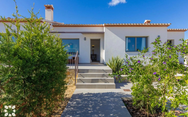 Villa Dalia by Abahana Villas