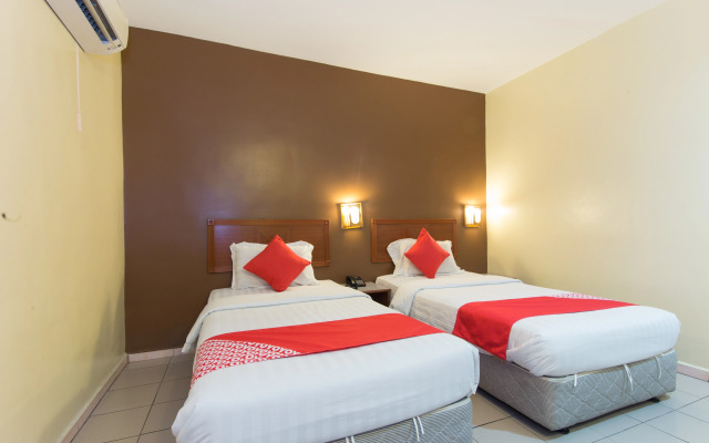 Super OYO 447 Comfort Hotel Meru