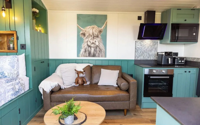 Willows Rest - 1 Bed Shepherd's Hut - Pentlepoir