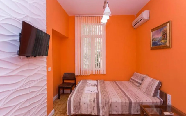 Top Center Apartment 4