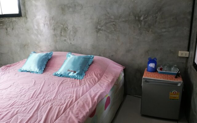 Baan Din Camp and Art Suanphueng