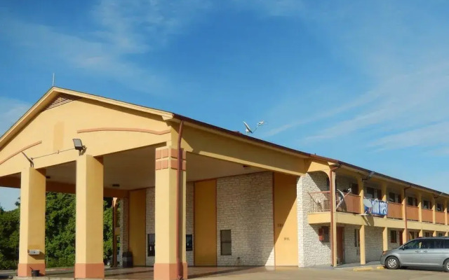 Motel 6 Wharton, TX