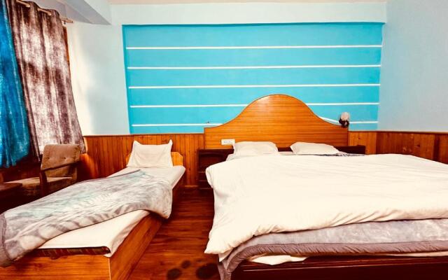 Hotel Daulat - Near Mall Road