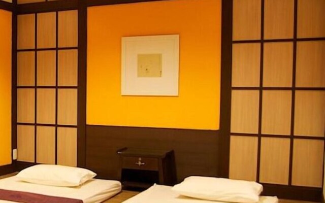 Jolly Suites Petkasem