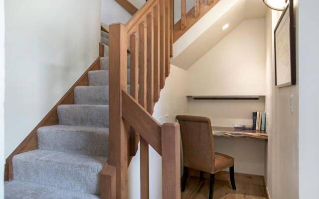 3 Bedroom Antlers Vacation Rental With Incredible Slopeside Views and Just a Short Walk to Gondola and Lionshead Village