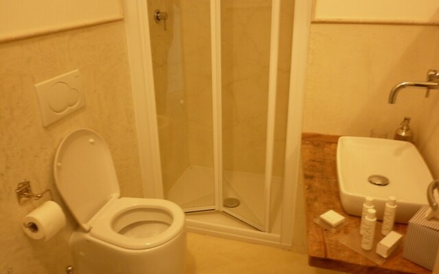 Hillside Villa With Swimming Pool and Jacuzzi - Frasassi Caves