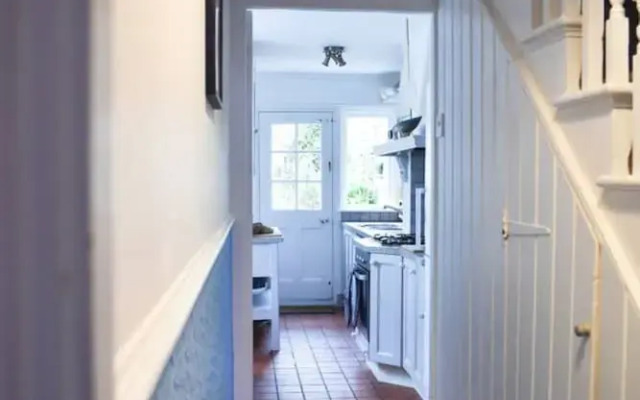Stylish and Spacious 4 Bedroom Queen's Park House