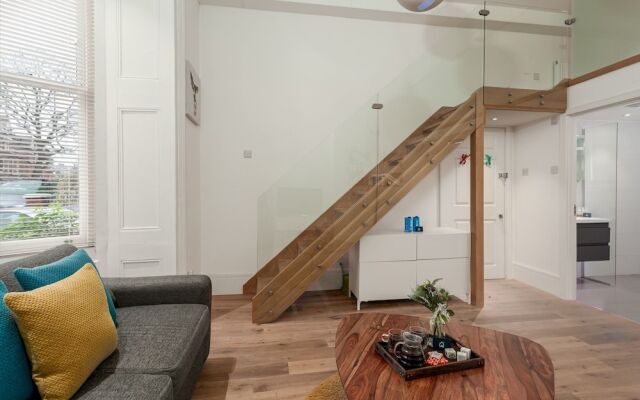 Spacious Canfield Gardens Studio