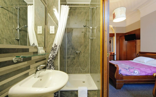 London Visitors Hotel