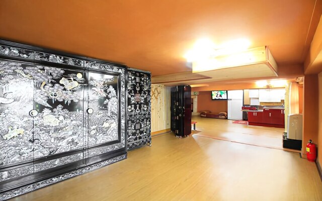 Tongyeong 1 Night 2 Days Couple Pension