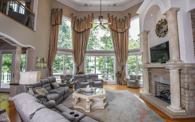 Preston on the Lake 5 Bedroom House