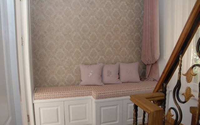 Dzg House