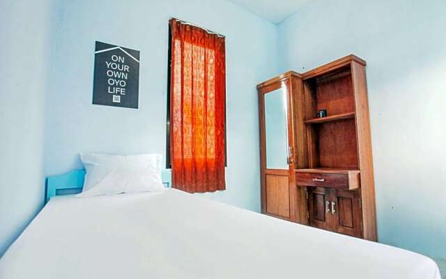 OYO Life 3183 Kost Putri Biru Sigura-gura