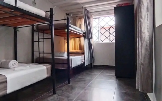 Hostel Metro Floresta Alojamiento