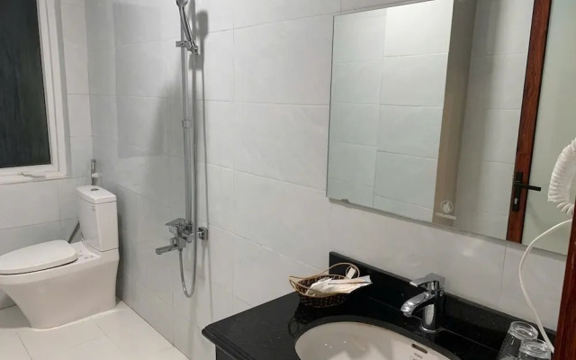 Duc Trung Hotel CB by Bayluxury