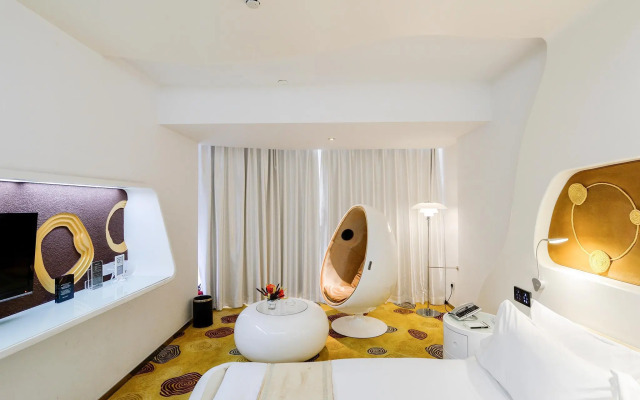 Guangzhou Planet Hotel