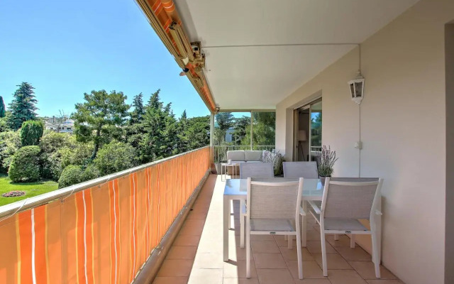 Modern Family Home 5 min to Beach +Pool +Garage