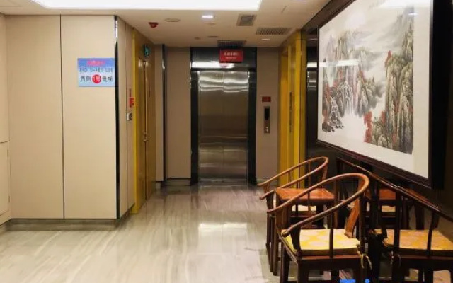 Xinjiang VIP Mansion Hotel (Wangjialiang Subway Station)
