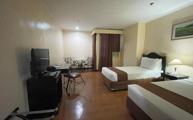 The Golden Peak Hotel & Suites powered by Cocotel