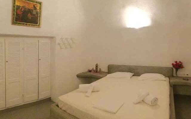 Tzannis Cave House