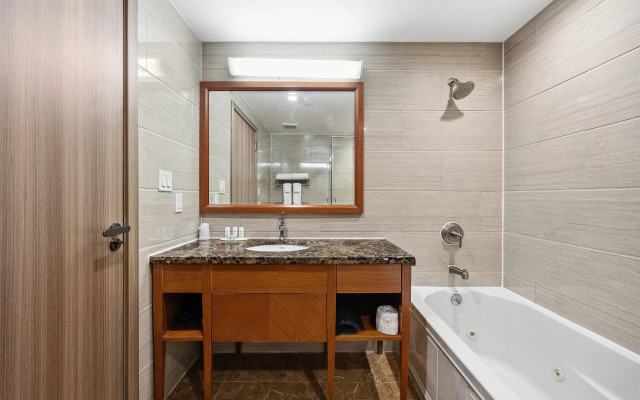 Ramada by Wyndham Flushing Queens