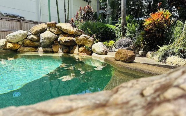 Mossman Exchange & Backpacker Resort