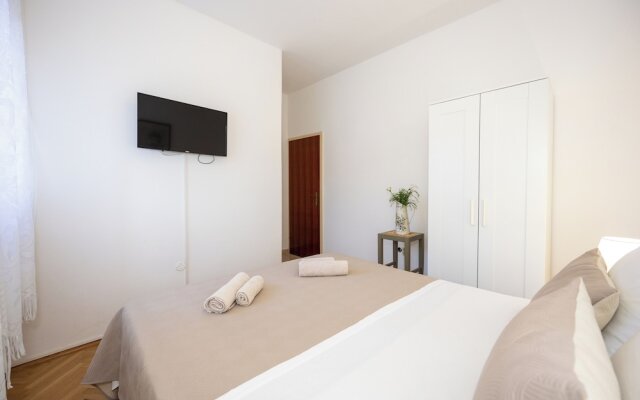 Double bed Room With Private Bathroom