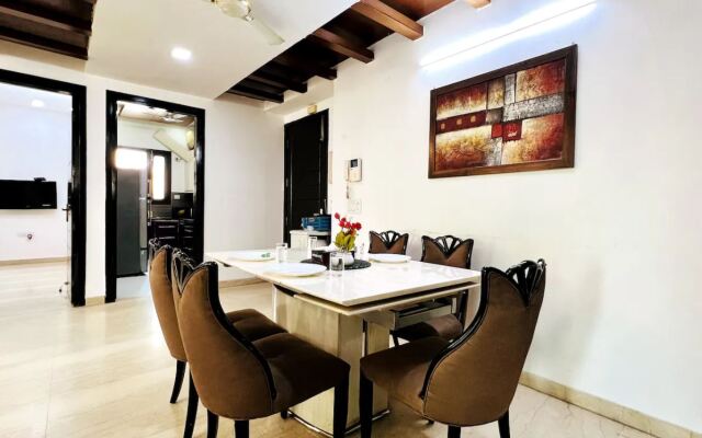 Bluo 3Bhk Green Park, Private Garden Balcony, Lift