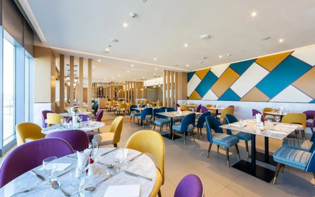 Отель Premier Inn Dubai Dragon Mart