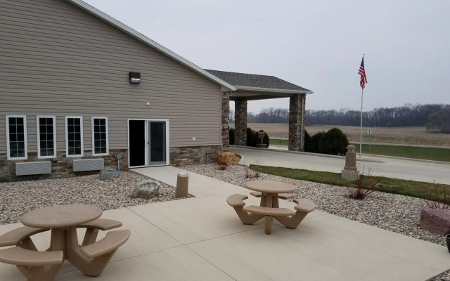 Okoboji Inn & Suites