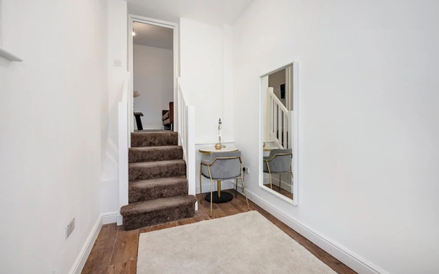 Beautiful Flat Near the Center 11 min