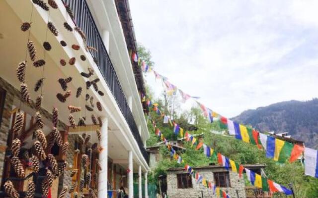 Bro's Backpacker's Fraternity House