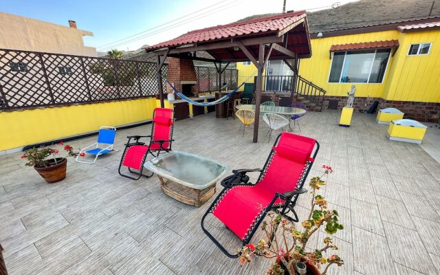 ITH Lazy Lobster Surf Hostel