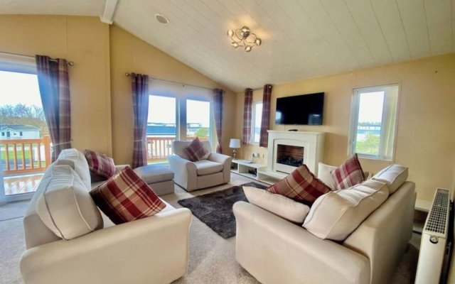Impeccable 3-bed Lodge in Hull