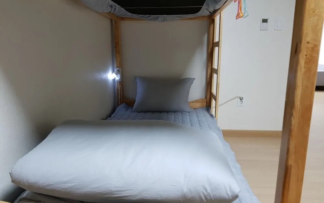 Buzz Guest House - Hostel